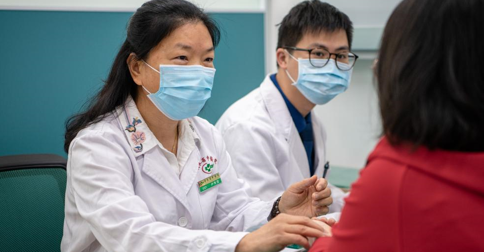 代表委员履职丨全国政协委员卢传坚：为中医药跨越式发展把脉建言