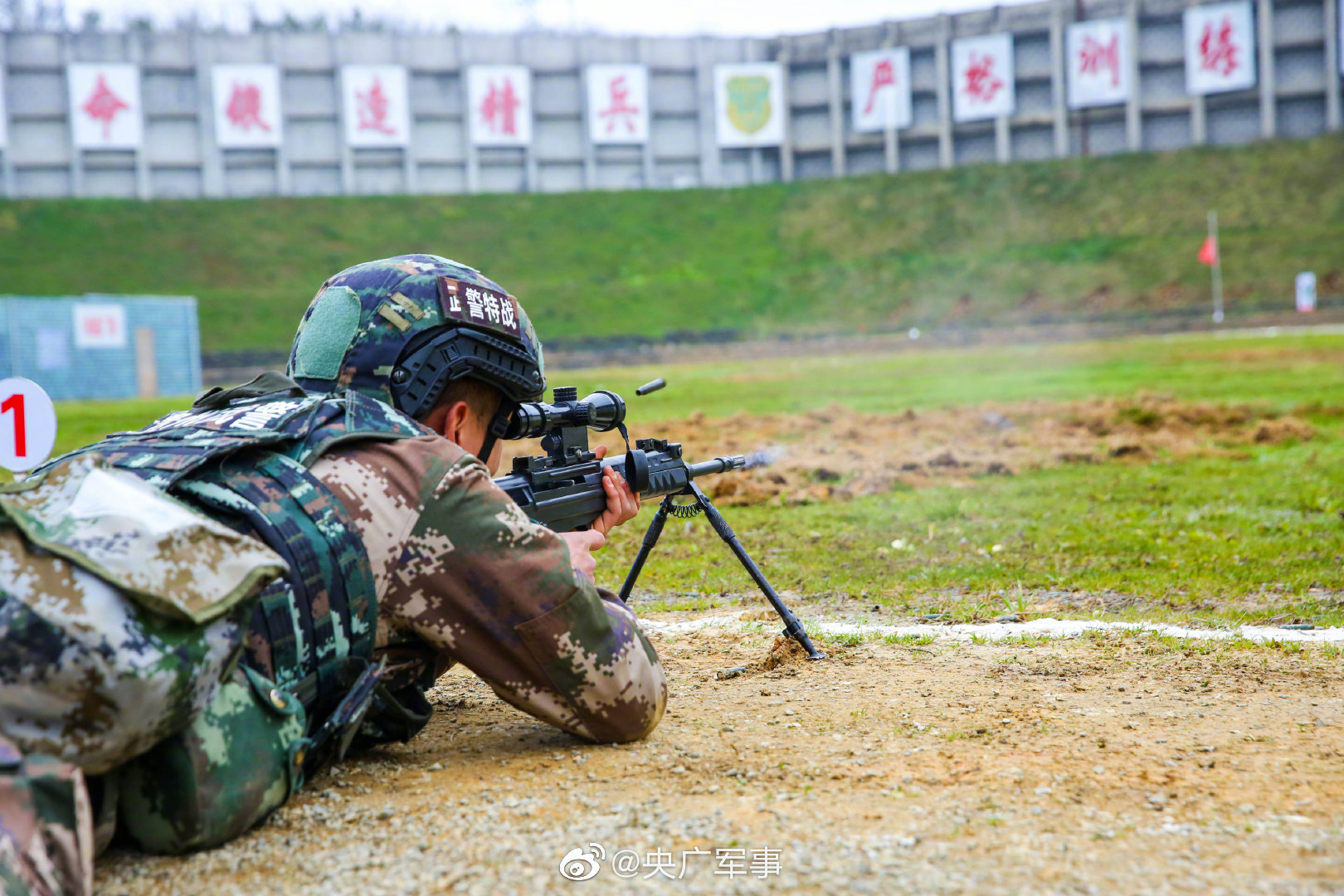 超酷直击武警官兵实弹射击训练现场
