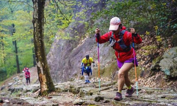 高山赛道的守护战士