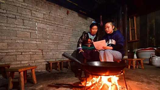 代表委员履职记｜苗寨火塘边的三年之约