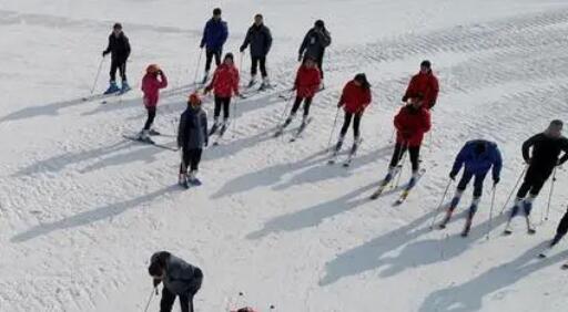 冰雪场馆总数全国居首 冬奥会带动河北3479万人享冰雪乐趣