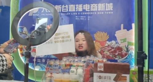 “两会声音”直播成为“新农活” 乡村发展电商如何“破圈”？