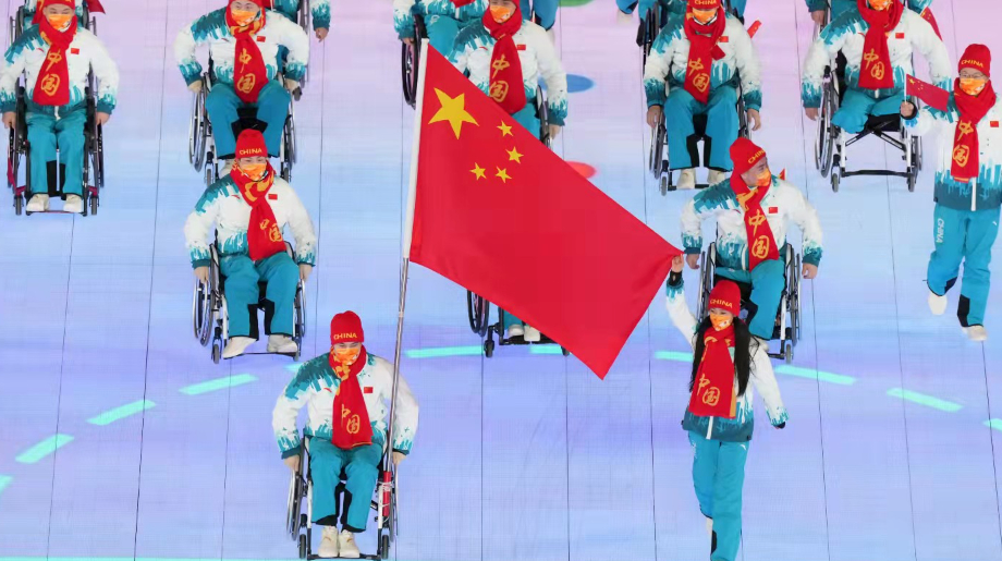 中国体育代表团入场！