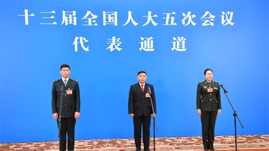 十三届全国人大五次会议第一场“代表通道”