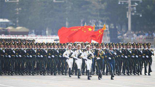 李克强在政府工作报告中谈国防和军队建设