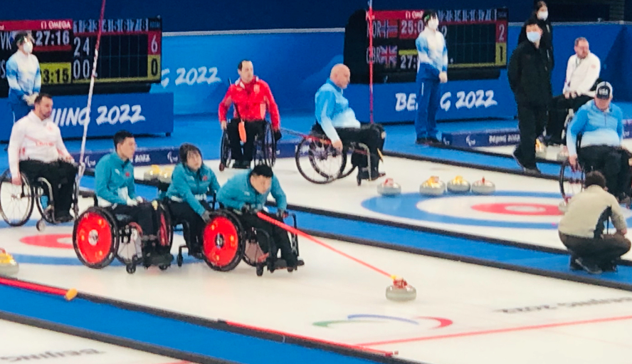 北京冬残奥会：轮椅冰壶中国队首战告负