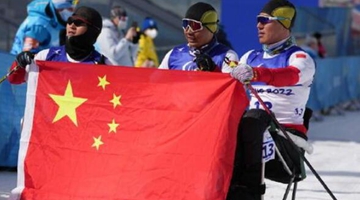 中国队包揽越野滑雪男子长距离坐姿组比赛金银牌