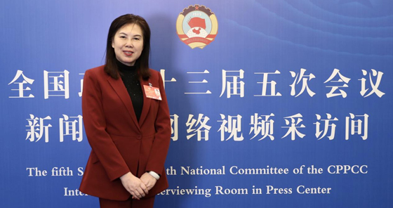 全国政协委员谢文敏：完善生育补贴制度 大力推行男性陪产假