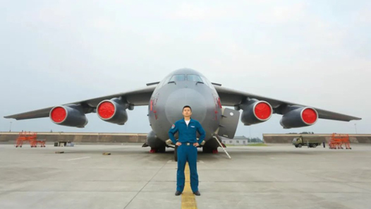 微观两会｜全国人大代表冯玮：飞行员最大的酷，是守护着国泰民安