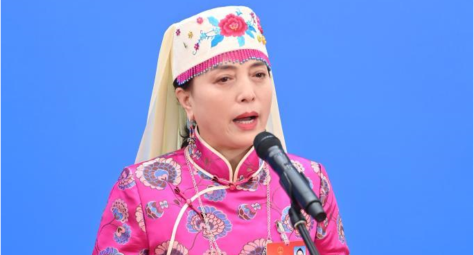 两会·代表履职记：董彩云——做“点燃爱、守护爱、播撒爱”的教育工作者