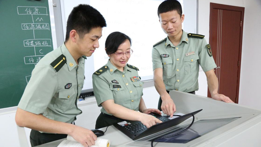 西西玛：人民军队是锻造人才的大学校 战友们成了我可靠的支撑