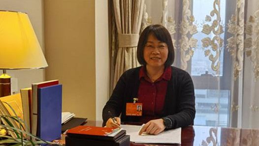 【工言工语】全国人大代表吉桂凤：建议春节放假10天清明5天 网友沸腾了