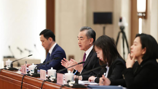 王毅谈中印关系：做相互成就的伙伴，不当相互消耗的对手