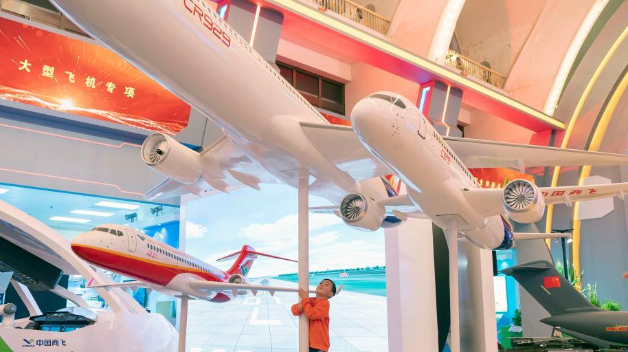 两会·热点画报：创新驱动发展 科技自立自强