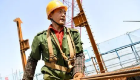 全国人大代表龙翔建议：在国家重大工程中增加礼敬劳动者内容