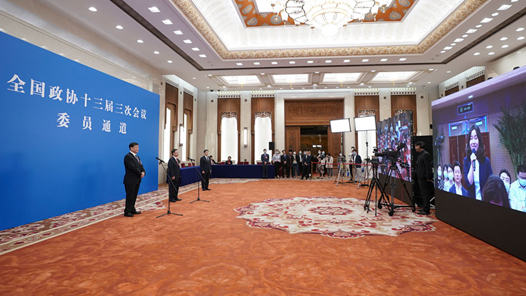 两会现场：“每一个人的劳动和创造都闪烁着生命的光芒”