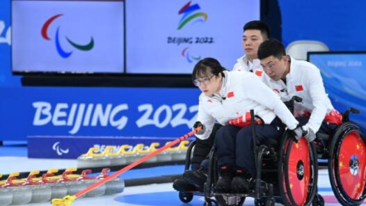 轮椅冰壶循环赛：中国队胜韩国队