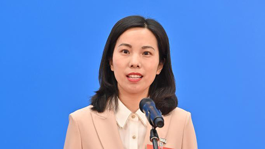 王晓菲代表：新时代纺织女工是手舞银丝织彩梦的经纬构造者