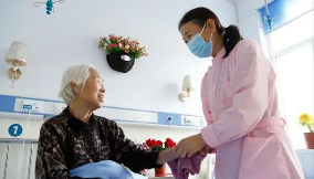 加快人才培养、推进医养结合……人大代表为养老服务支招