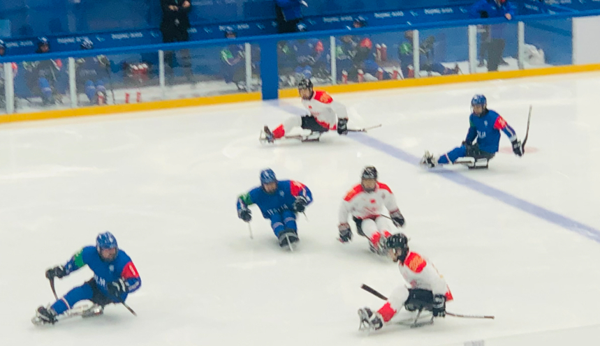 中国残奥冰球队队员于静：希望更多女性残疾人参与冰雪运动