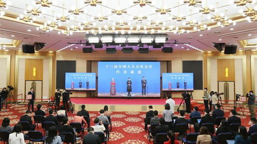两会现场速递｜不负春光、奋力前行——十三届全国人大五次会议第二场“代表通道”扫描