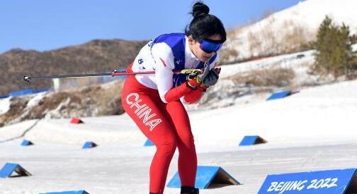 残奥冬季两项女子中距离-视障比赛：中国选手王跃获得铜牌