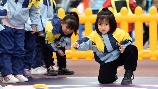 两会·热点画报：让老百姓过上好日子 持续保障改善民生