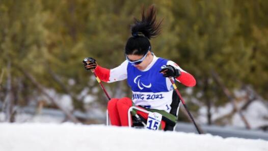 残奥越野滑雪女子短距离（坐姿）决赛赛况 杨洪琼获得冠军