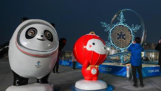 北京冬残奥会延庆赛区火炬台流光溢彩