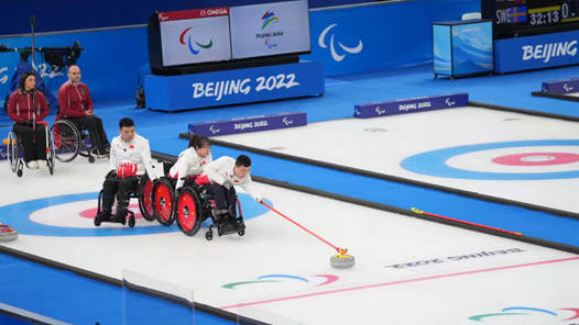 轮椅冰壶循环赛收官，中国队八连胜挺进半决赛