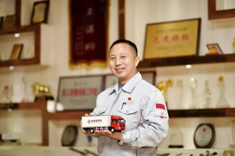 【两会声音】全国人大代表王建清：打通“技能“”技术“”管理”三通道 树立工匠榜样力量