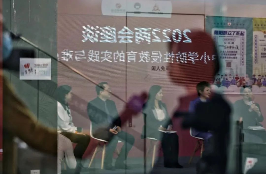 综合消息：阔步新征程 释放新能量——2022年中国全国两会吸引全球目光