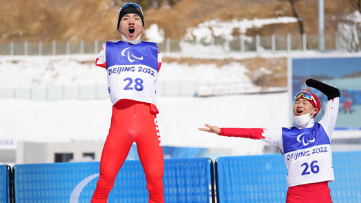 全天综合：中国代表团再添四金 轮椅冰壶队成功卫冕