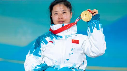 杨洪琼担任北京冬残奥会闭幕式中国体育代表团旗手