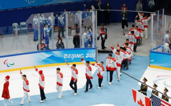 首战冬残奥会便获得铜牌 中国残奥冰球队拼出自信