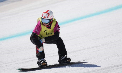 北京冬残奥会上获得三金三银四铜 中国残奥单板滑雪队年轻有为