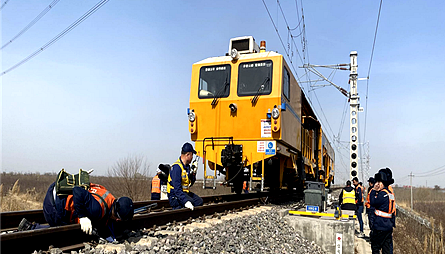 【安全生产企业“行”】春季集中修保证铁运畅通安全