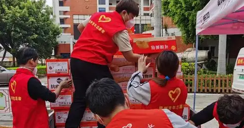 ����־Ը����ҩС�ֶӻ�Ծ���Ϻ��Ĵ��С��