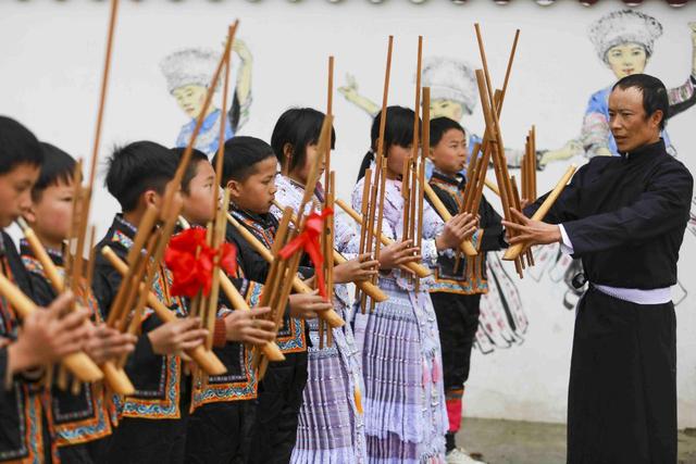 贵州黔西芦笙舞进课堂