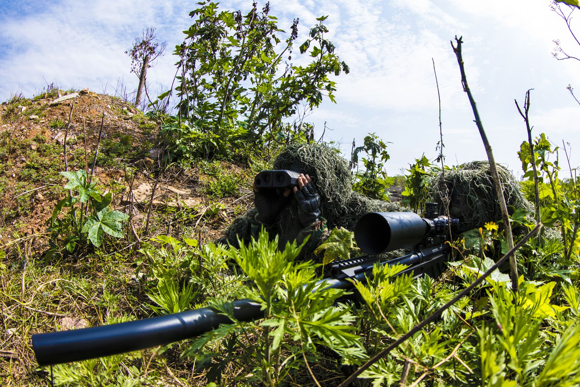 武警黔西南支队野外红蓝对抗锻造反恐精兵