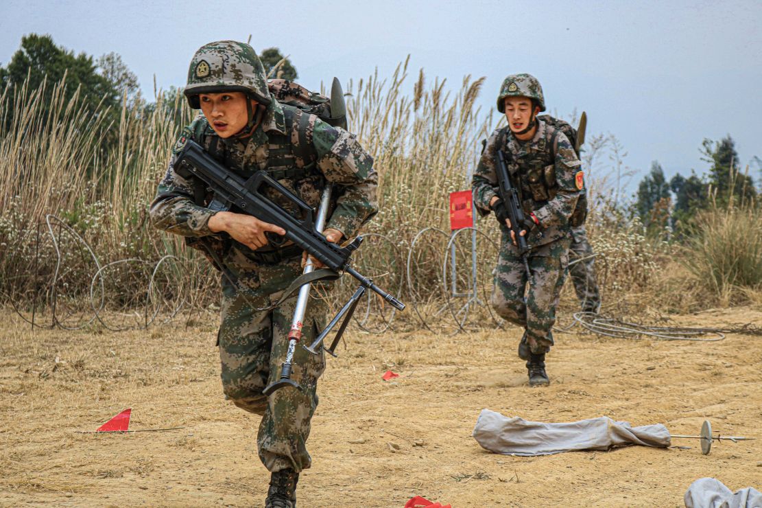 硝烟滚滚单兵综合演练砺精兵