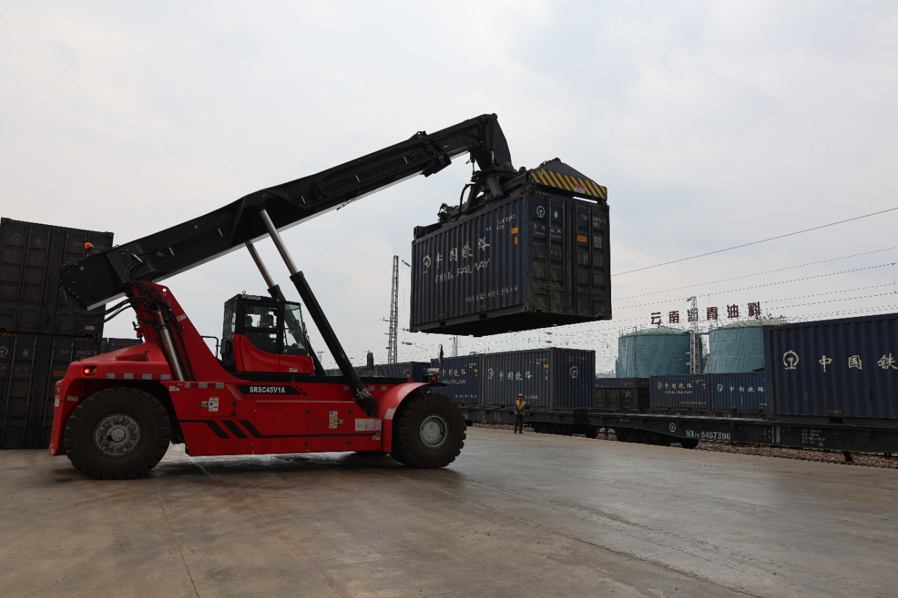 云南铁路四月装卸车创历史新高
