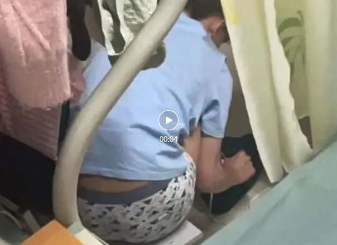 4月21日,有网友反映,长安大学有男生进入女生宿舍,被发现时只穿了内裤