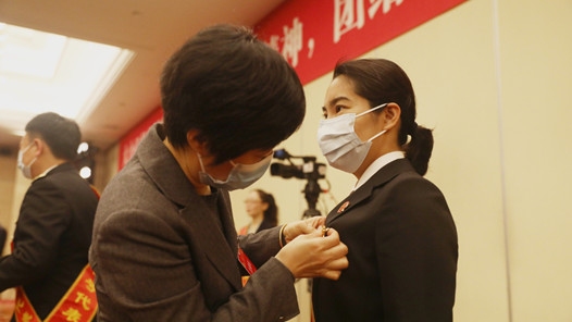 云南省庆祝“五一”国际劳动节暨表彰大会举行