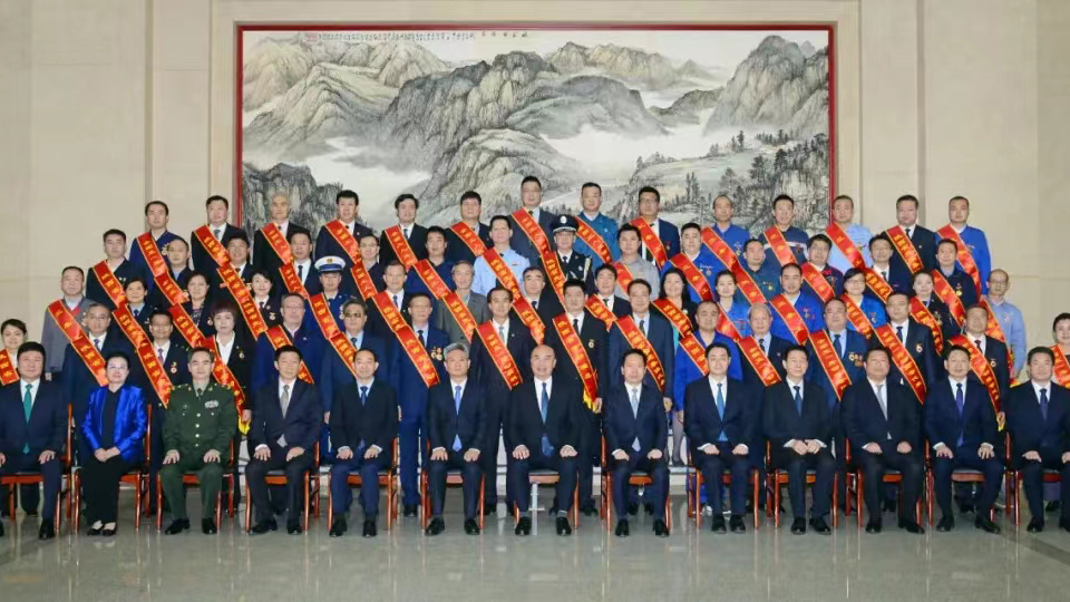 陕西庆祝“五一”国际劳动节大会召开