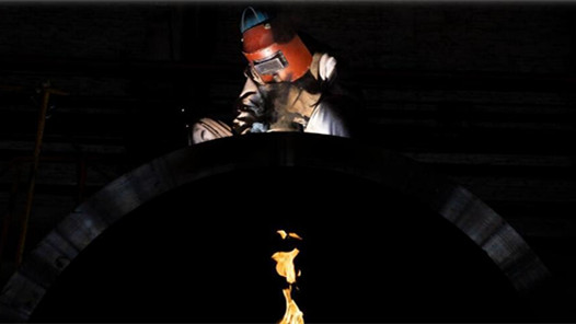 致敬！奋斗的“光”