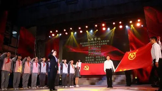 全国共有共青团员7371.5万名