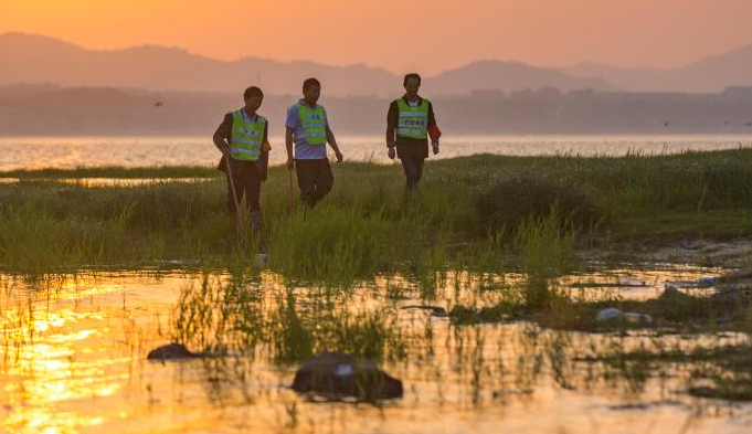 ܽ ʱΰ΢Цʹ סһˮ