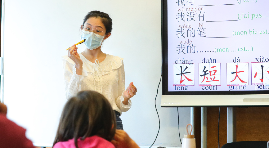 新华时评丨青春：根向下伸 花向上开