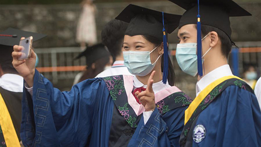 新时代，闪亮的中国青年